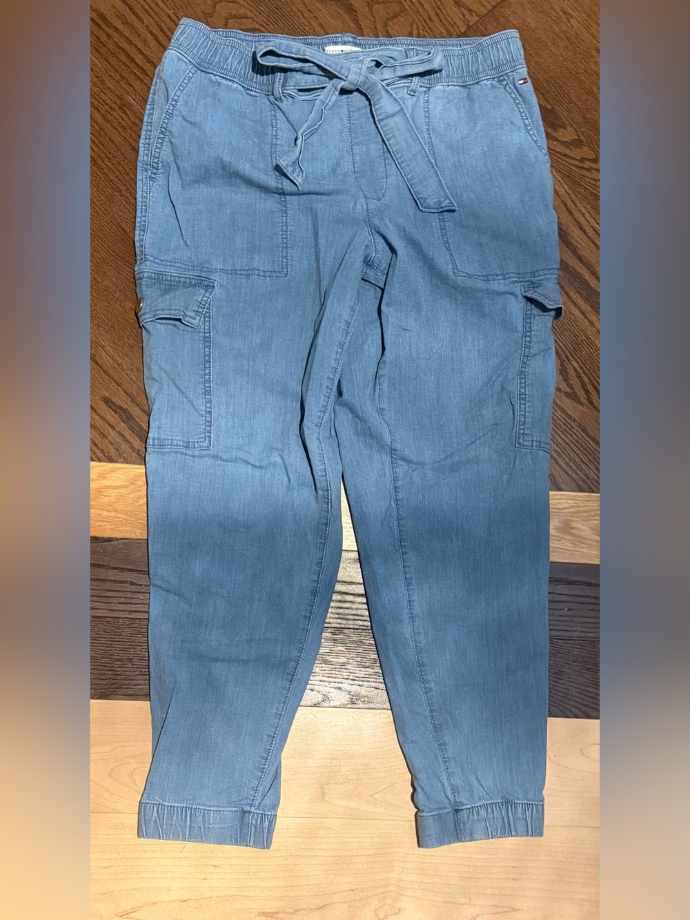 Tommy Hilfiger Women’s Blue Demin Like Pull On Cargo Pants with Utility Pockets